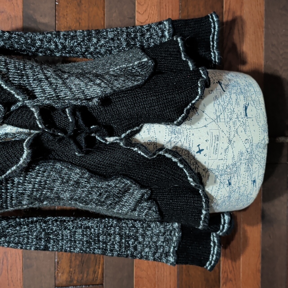 Sioni Women's Black and Gray Sweater - Picture 3 of 10